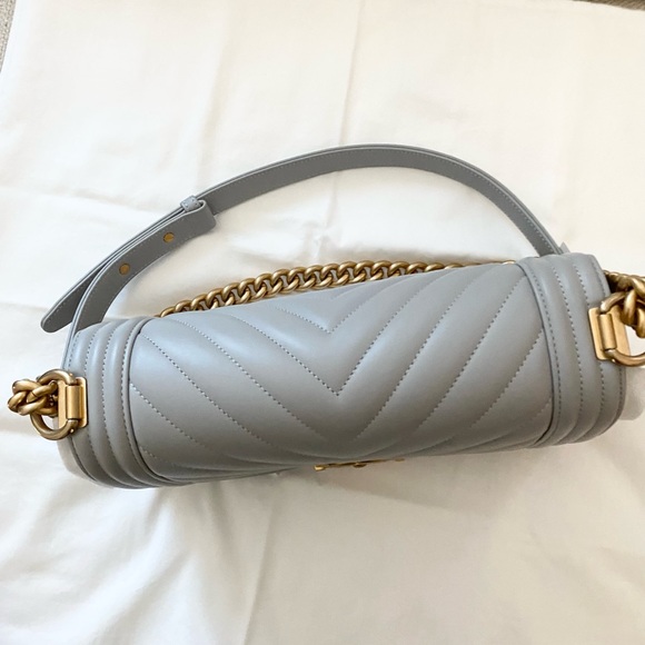 CHANEL Boy Flap Bag - Picture 4 of 9